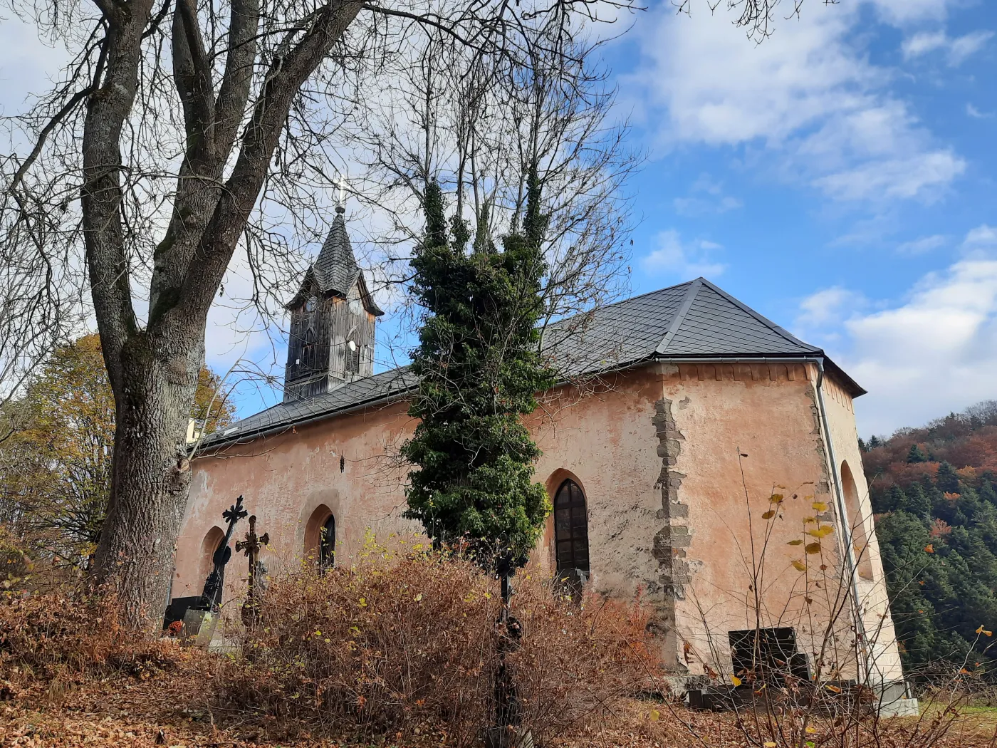 Kostol sv. Petra a Pavla v Banskej Hodruši – ilustračná fotografia