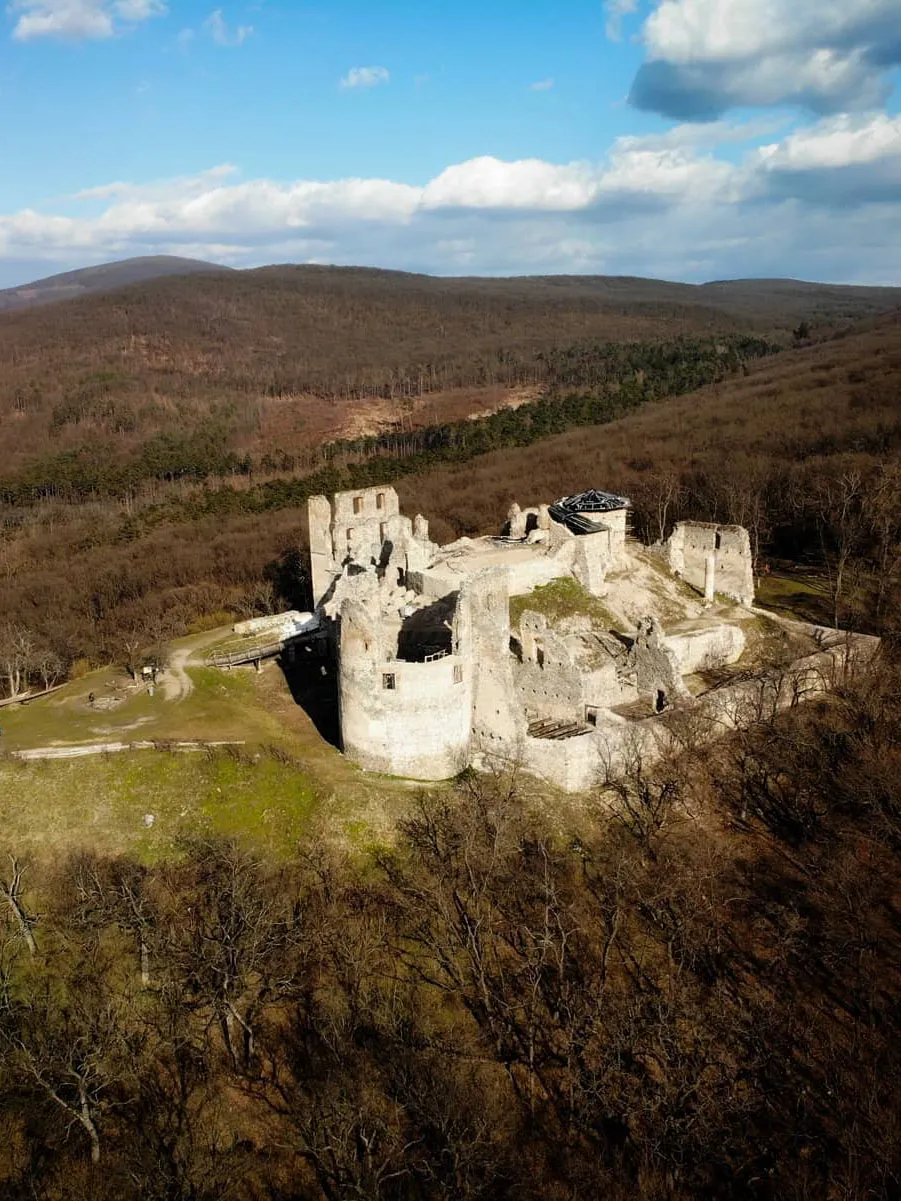 Oponický hrad – ilustračná fotografia