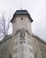 Socha "Nec Arte Nec Marte"