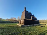 Drevený kostolík v obci Habura
