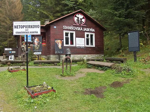 Stanišovská jaskyňa – prehliadka s čelovkami