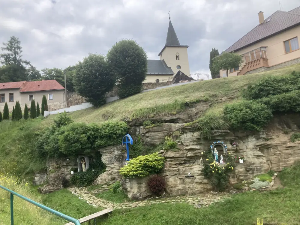 Farská skala — prírodná pamiatka v Chrasť nad Hornádom