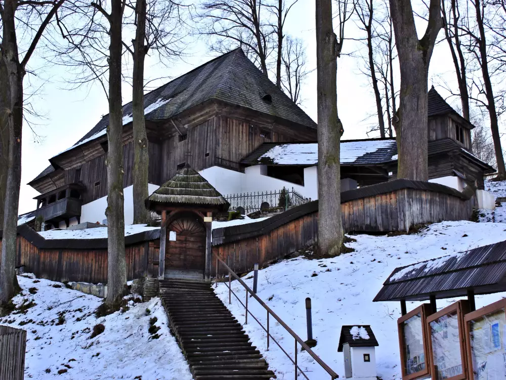 Drevený artikulárny kostol Leštiny — pamiatka UNESCO