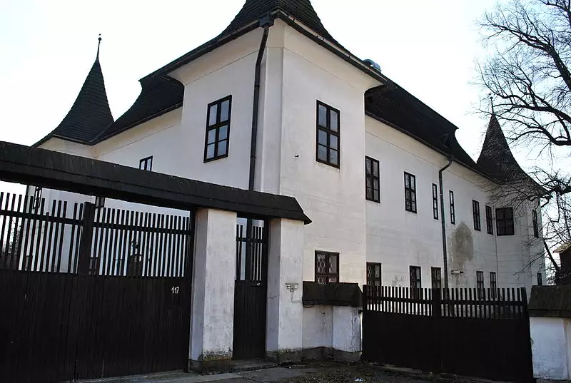 Kaštieľ Bešeňová — renesančný kaštieľ v súkromnom areáli