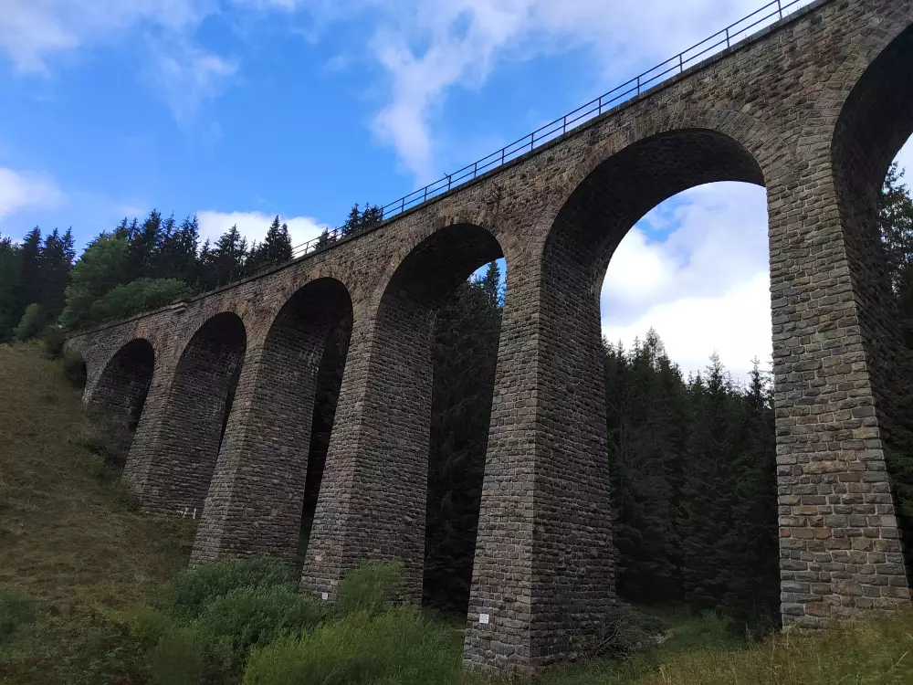 Chmarošský viadukt – vyše 114 m, 9 oblúkov (1933)