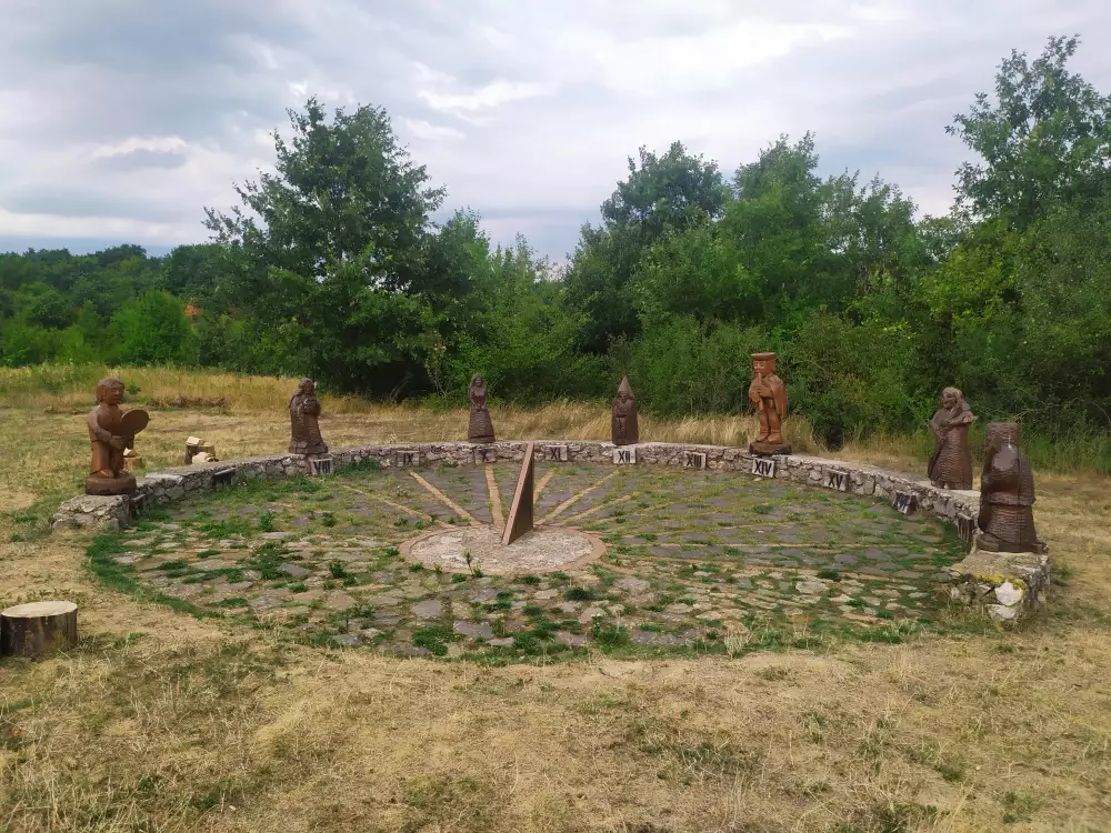 Slnečné hodiny Drienčany na náučnom chodníku