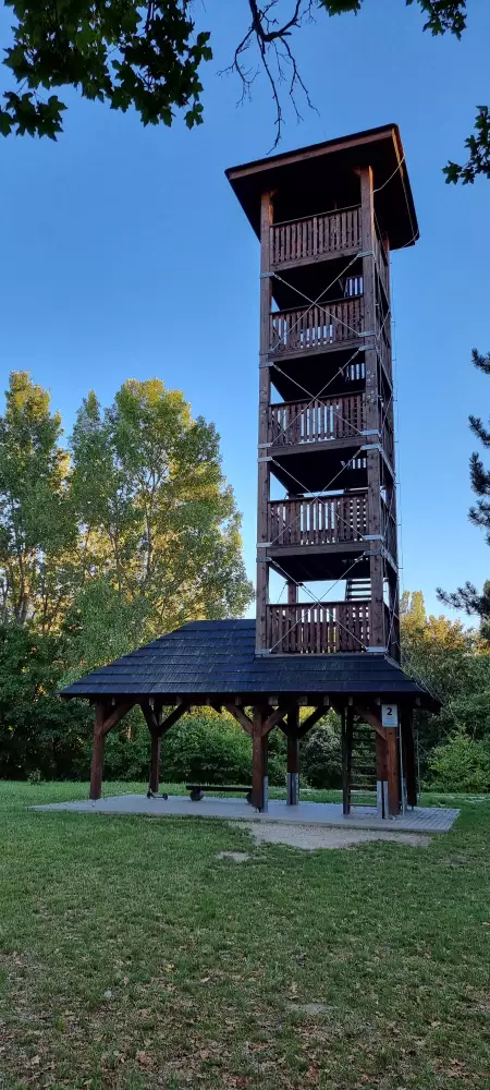 Rozhľadňa Vrakuňa — drevená, viac ako 16 m, 6 poschodí