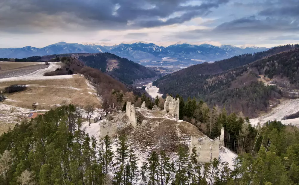 Hrad Sklabiňa: zrúcanina z 13. storočia vo Veľkej Fatre
