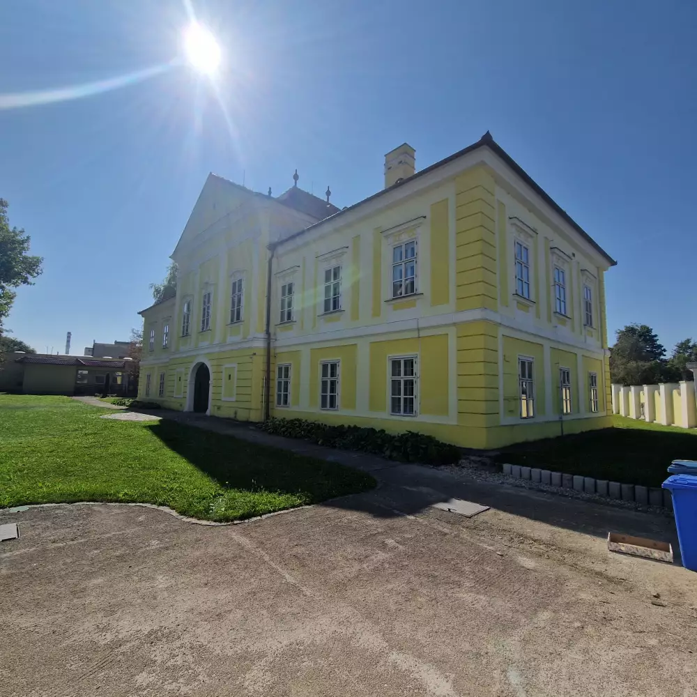 Žitnoostrovské múzeum v barokovom Žltom kaštieli
