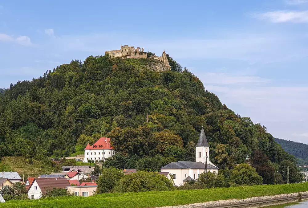 Považský hrad – ruiny nad centrom Považskej Bystrice
