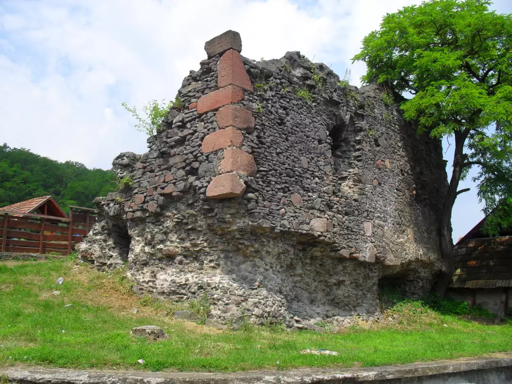 Zrúcanina hradu Čonkavár — najkratšie aktívny hrad