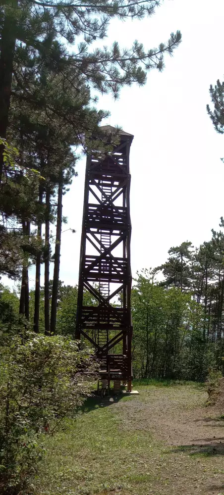 Rozhľadňa na Vápennom vrchu, 18 m nad Skýcovom