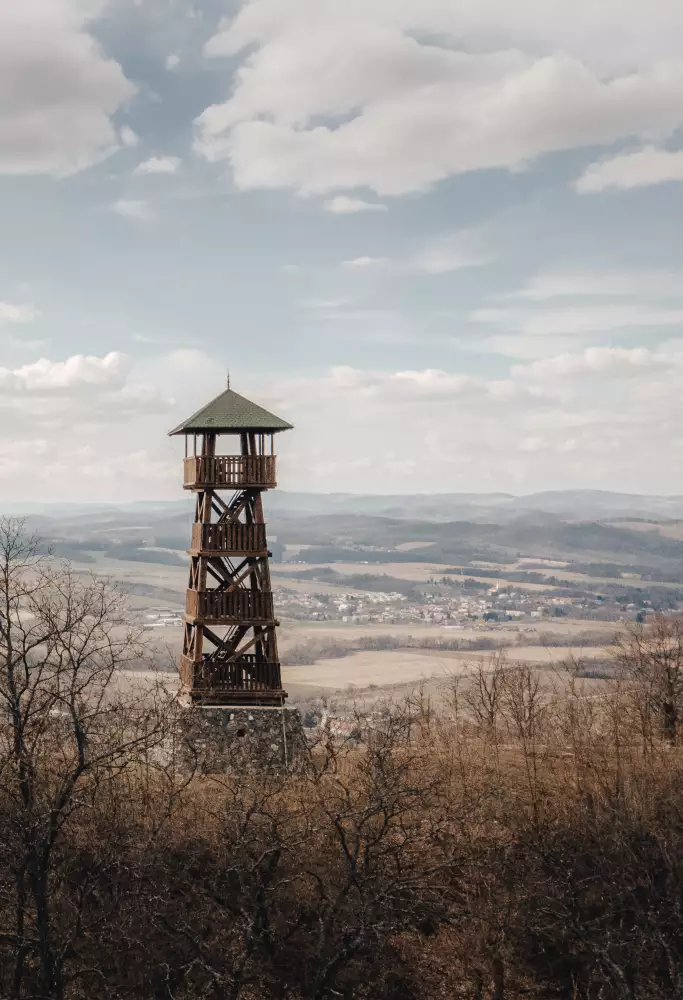 Maginhradská rozhľadňa (16 m) na vrchu Maginhrad