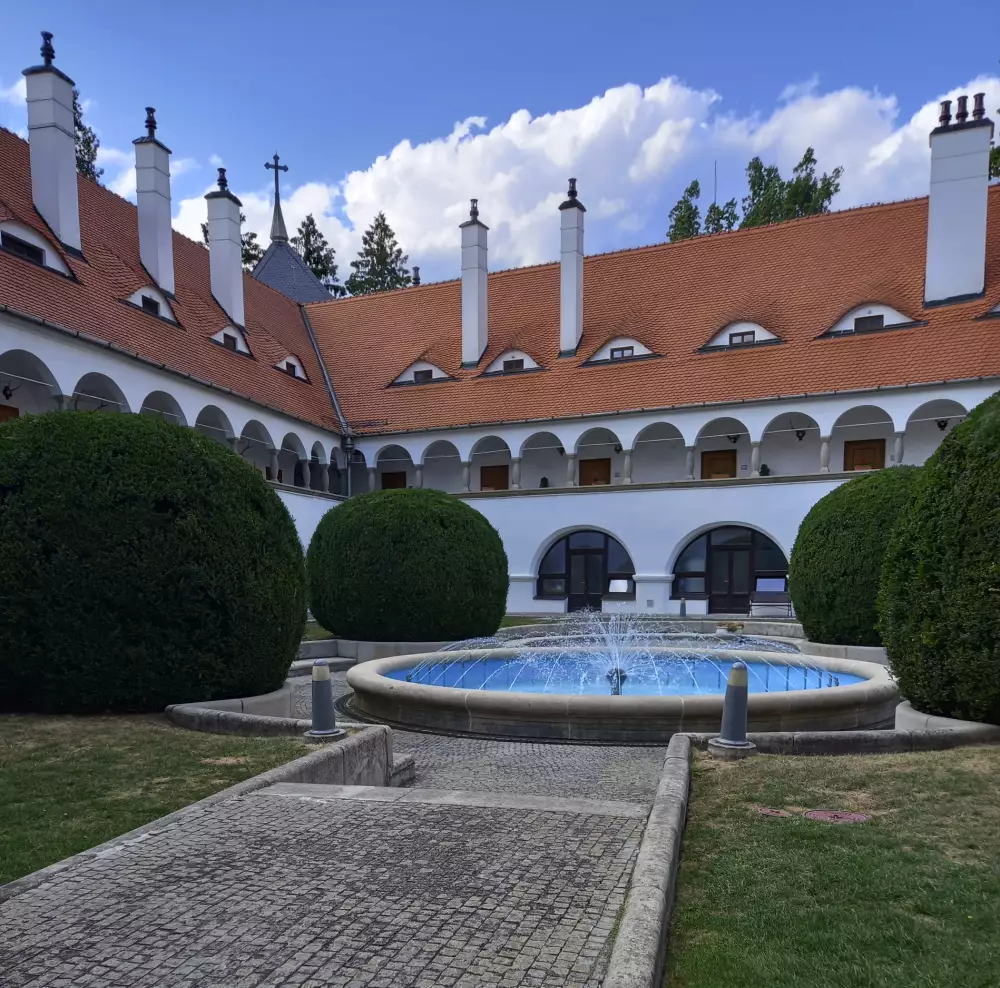 Kaštieľ Topolčianky — letné sídlo Habsburgovcov, múzeum a hotel