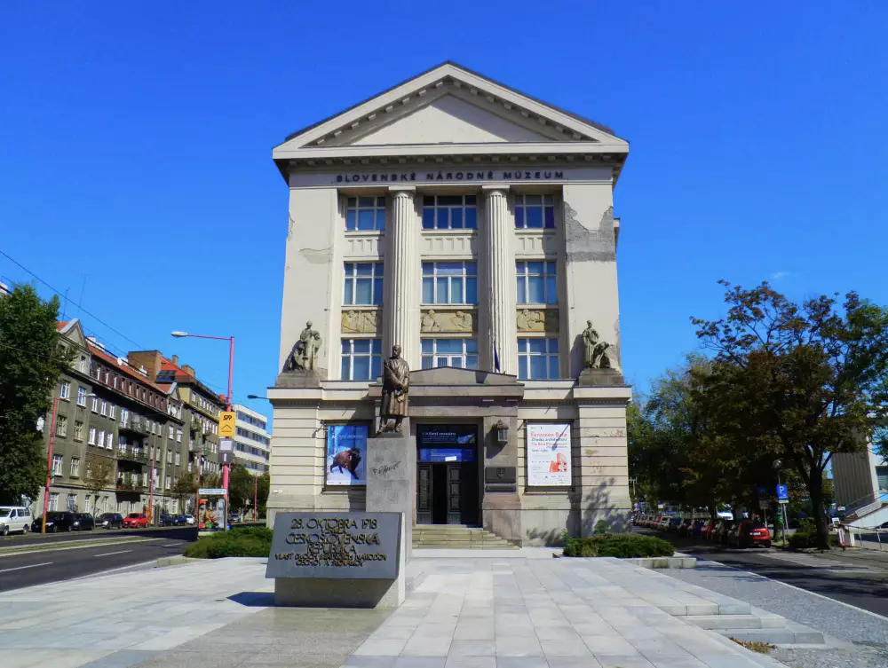 Slovenské národné múzeum – budova na Dunajskom nábreží