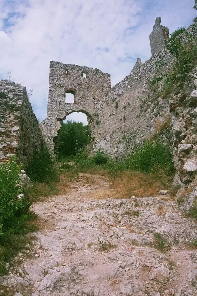 Plavecký hrad: zrúcanina nad Plaveckým Podhradím