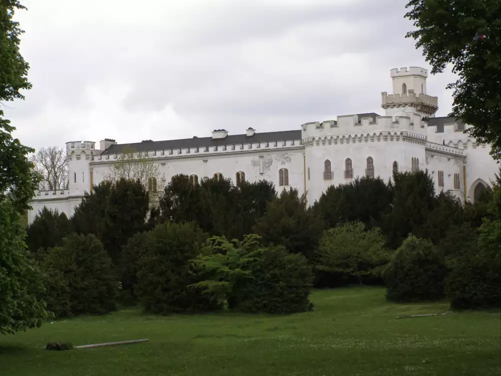 Rusovský zámocký park – prechádzky, pikniky, bicyklovanie
