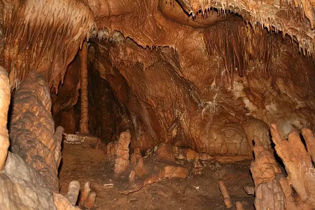Jasovská jaskyňa — najstaršia verejnosti sprístupnená (550 m)