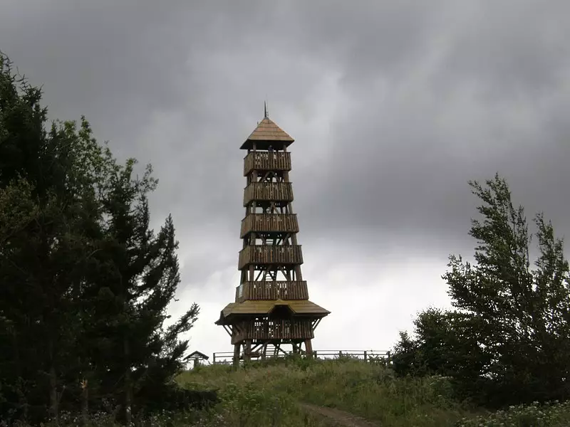 Rozhľadňa Púchovskej doliny na Tlstej hore