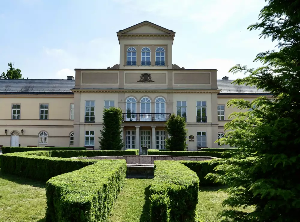 Poľovnícky kaštieľ Palárikovo — neskorý klasicizmus