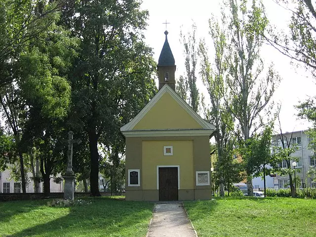 Kaplnka Sv. Trojice – Bernolákova baroková kaplnka (1722)