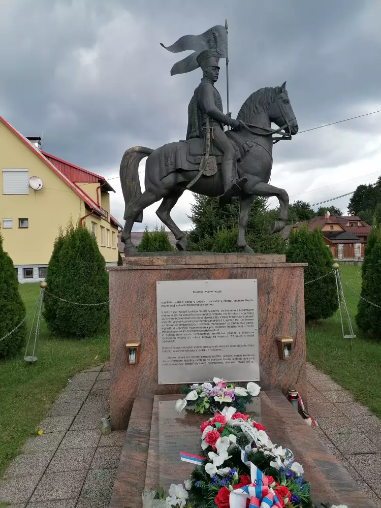Socha vojaka v obci Mojtín – večný vojak, 81 rokov služby