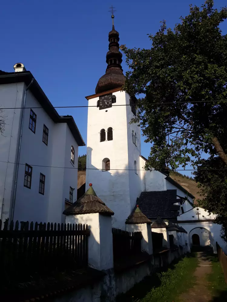 Kostol Premenenia Pána v Španej Doline – organ a románska kaplnka