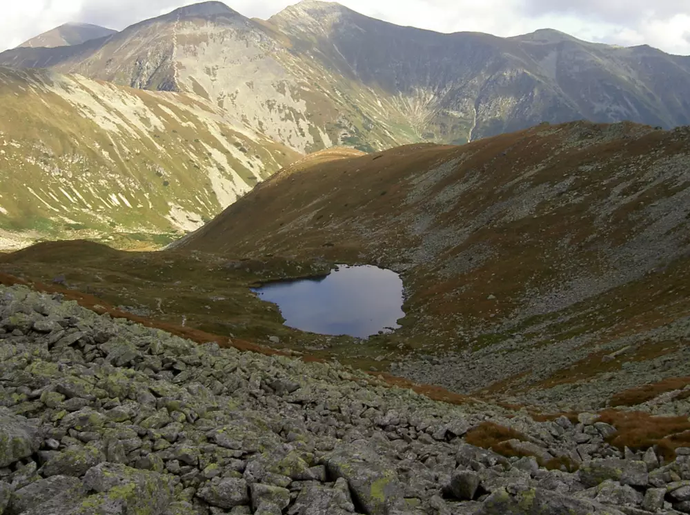 Vyšné jamnícke pleso pod Ostrým Rohom (1 839 m)