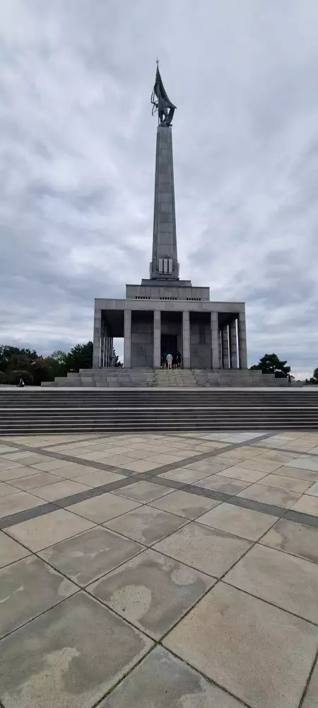 Slavín — pamätník sovietskych vojakov a výhľad na Bratislavu