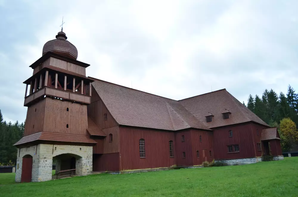 Artikulárny drevený kostol Svätý Kríž — najväčšia drevená stavba