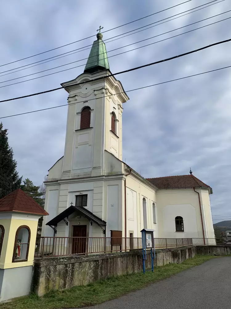 Kostol Všetkých svätých – barokový kostol (17.–18. st.)