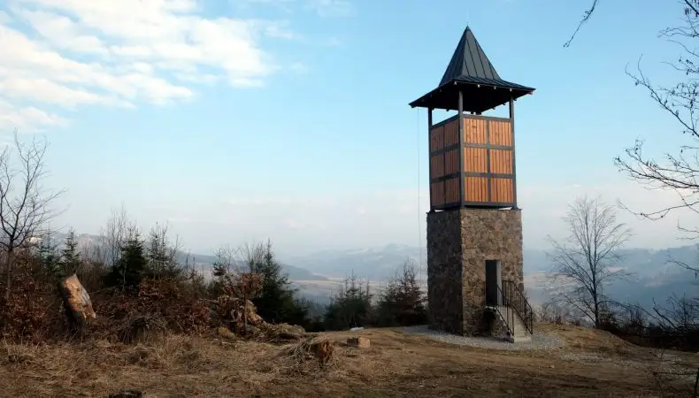 Rozhľadňa na Hladkom vrchu — výhľad na Malú Fatru