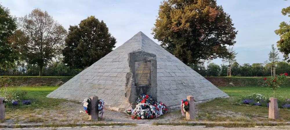 Pamätník Generála Milana Rastislava Štefánika – pamätná pyramída