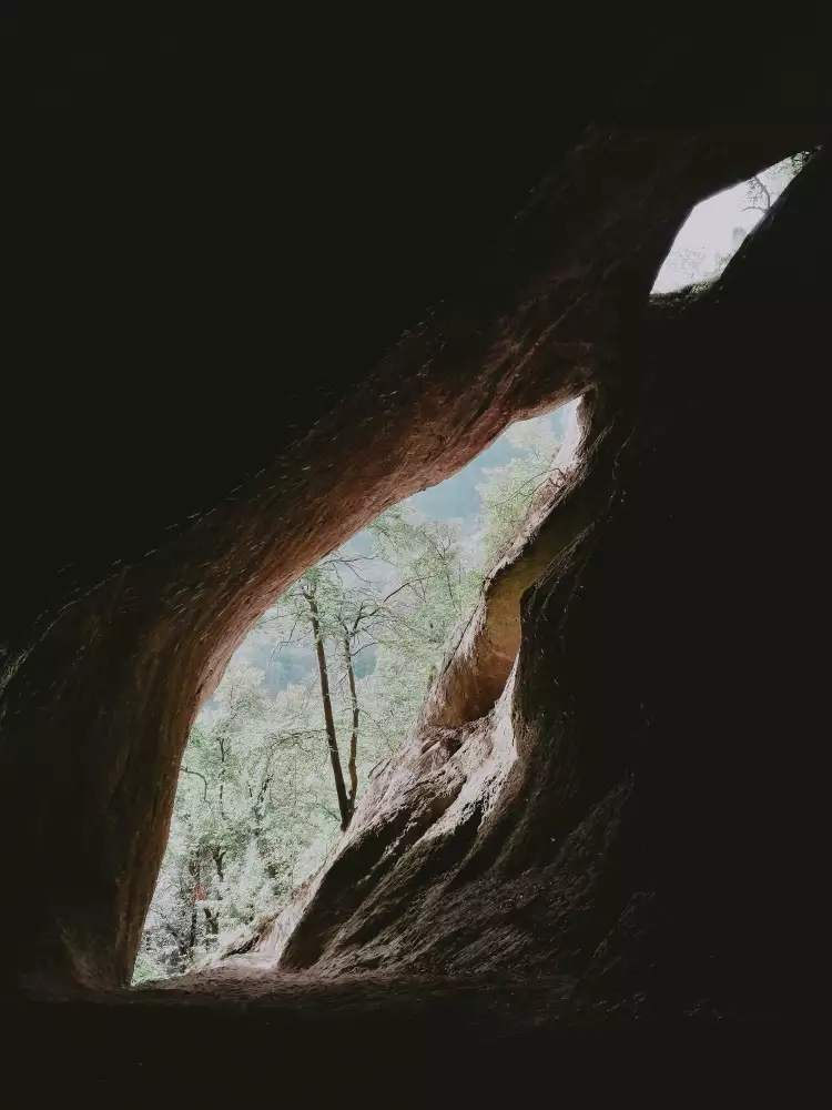 Šarkania jaskyňa v Súľovských skalách – žltá turistická trasa