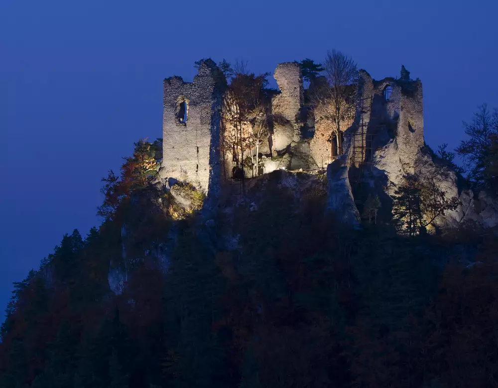 Hrad Hričov – zrúcanina z 13. storočia s náučným chodníkom