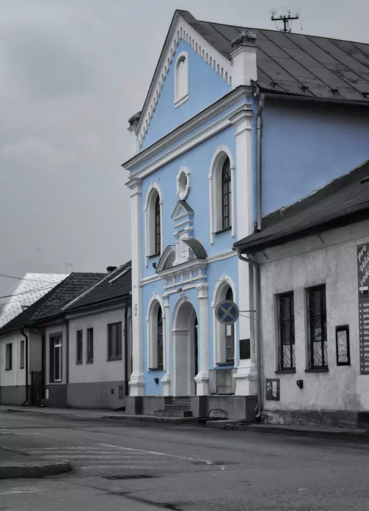 Synagóga v Trstenej — postavená 1822–1839 v centre