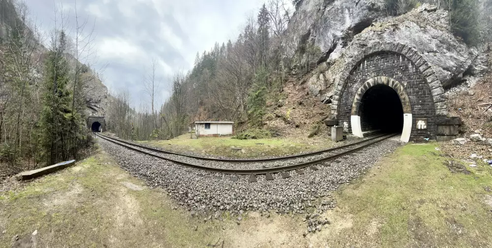 Čremošniansky tunel – najdlhší jednokoľajný tunel (4 697 m)