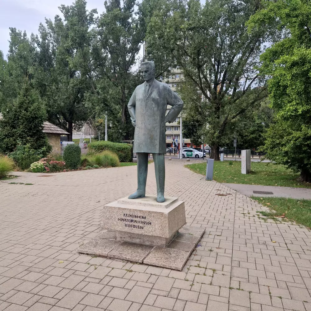 Socha Dušana Jurkoviča — pamiatka architekta a etnografa