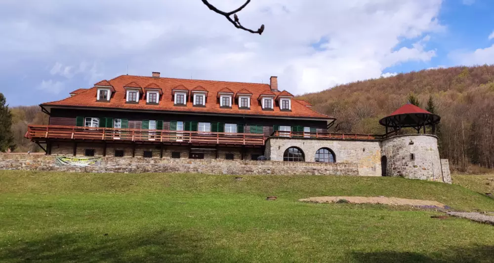 Poľovnícky zámok Antonstál — stredisko lesnej pedagogiky