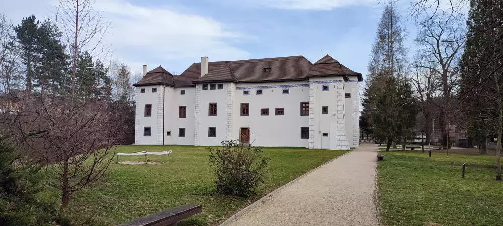 Kaštieľ Brodzany – múzeum A. S. Puškina v anglickom parku