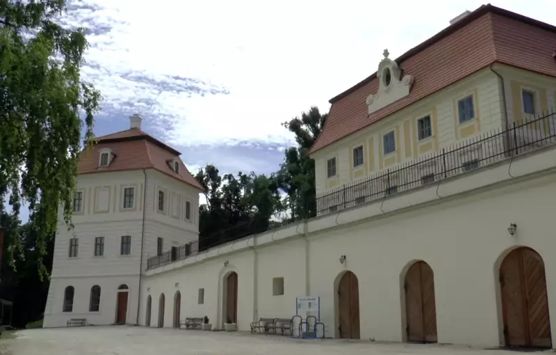 Kaštiel Chtelnica — barokový komplex v rekonštrukcii