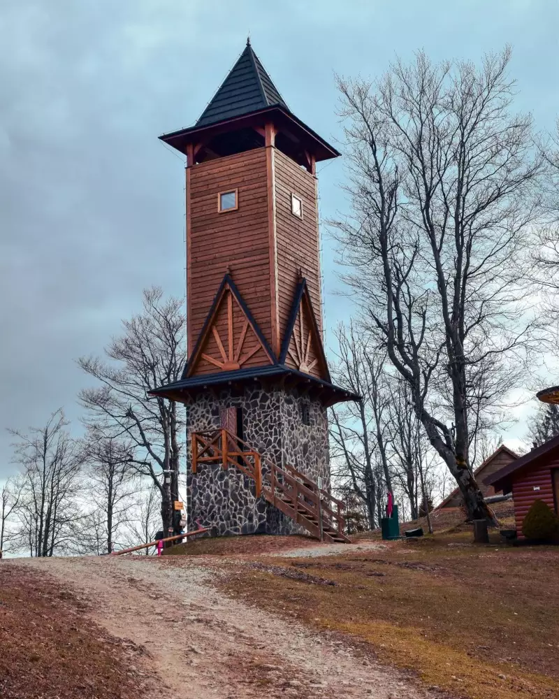 Rozhľadňa na Dedovke – 16 m vyhliadková veža pri lanovke