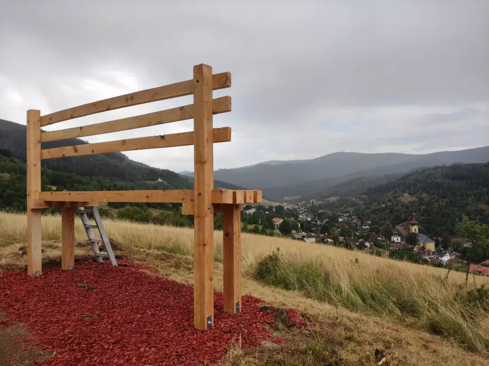 Lavička nad Smolníkom — obrovská lavička na Duchovnej ceste