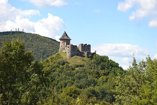 Hrad Šomoška — zrúcanina pri slovensko-maďarskej hranici