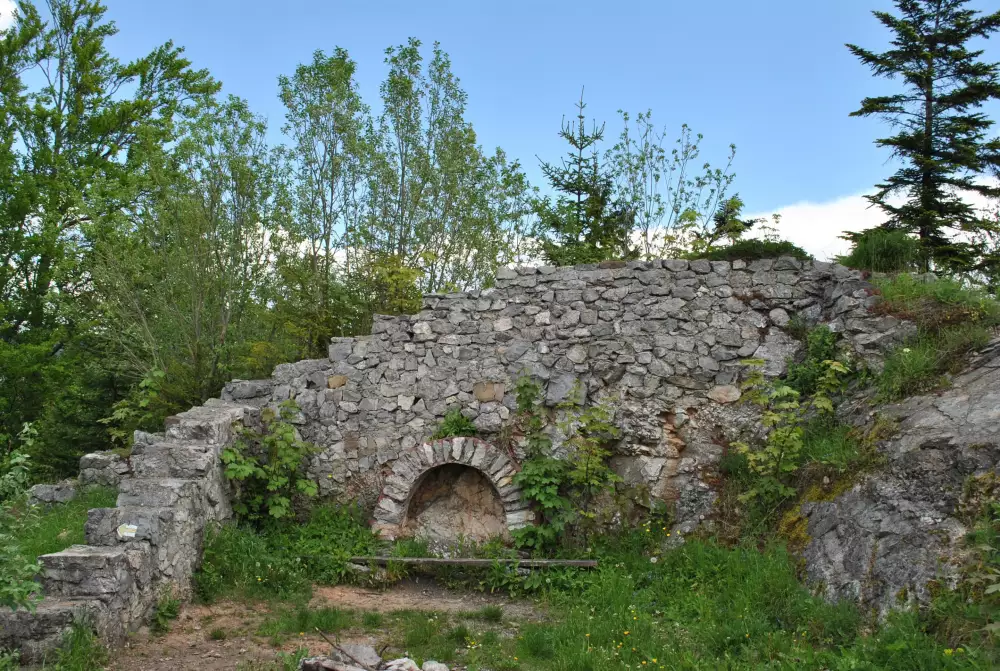 Liptovský hrad — 13. storočie, najvyššie položený hrad
