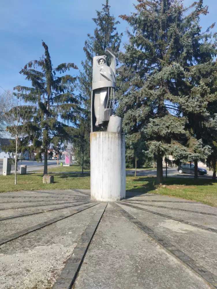 Socha Gagarina — 'Stále vyššie' v severnej Trnave