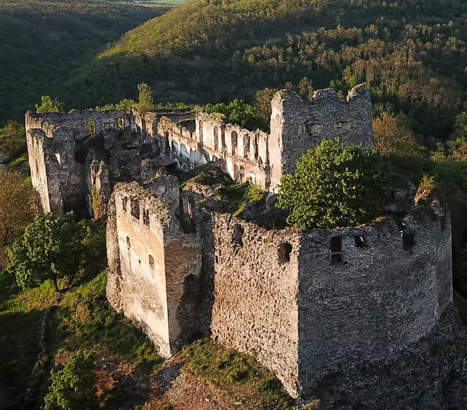 Hrad Čabraď (Litava) — stredoslovenský hrad