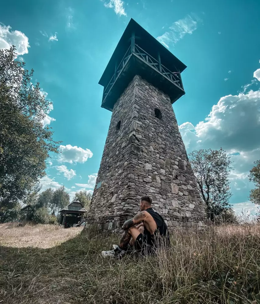 Rozhľadňa na Marťákovom kopci — 14 m, výhľad na hory