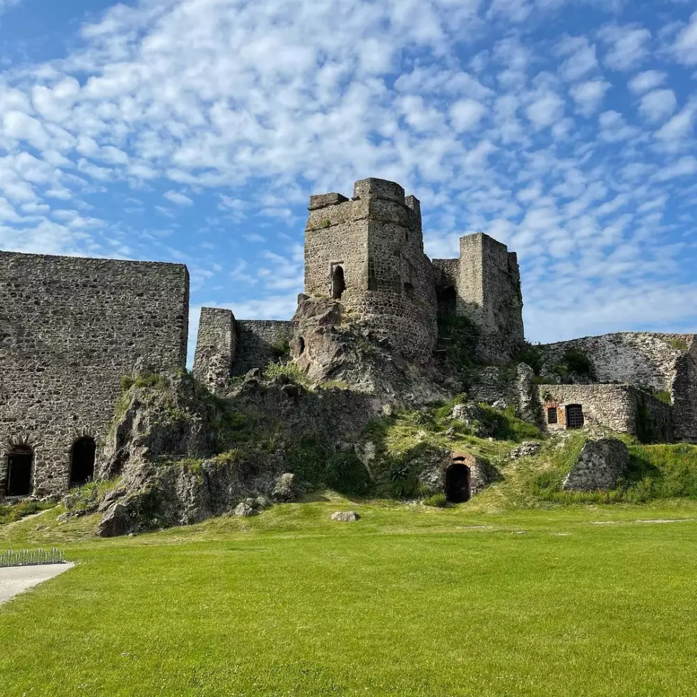 Levický hrad – pevnosť pri ceste k banským mestám