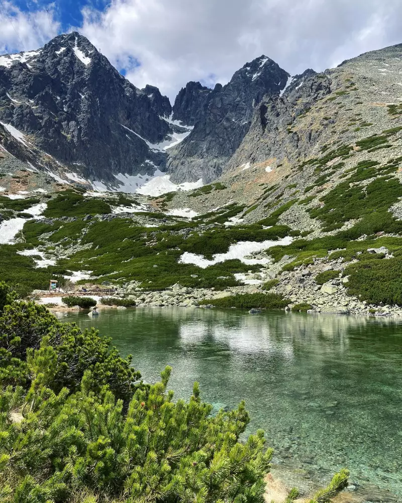 Skalnaté pleso — morénové jazero v Skalnatej doline